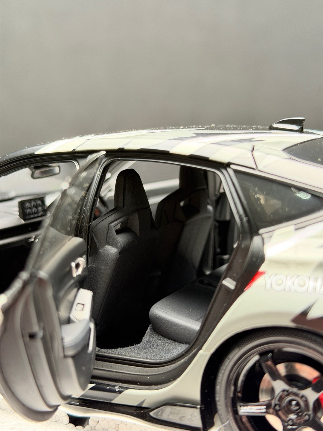 Honda Civic Type R HKS (HKS Decals) [Motorhelix] 1/18 scale