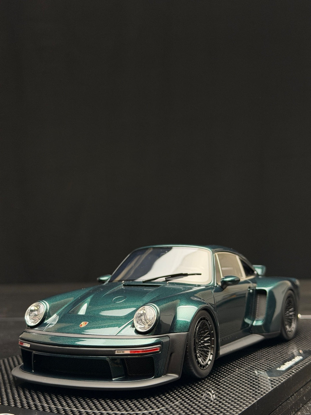 Porsche 930 DLS Singer (Dark Green) [MCM] 1/18 scale