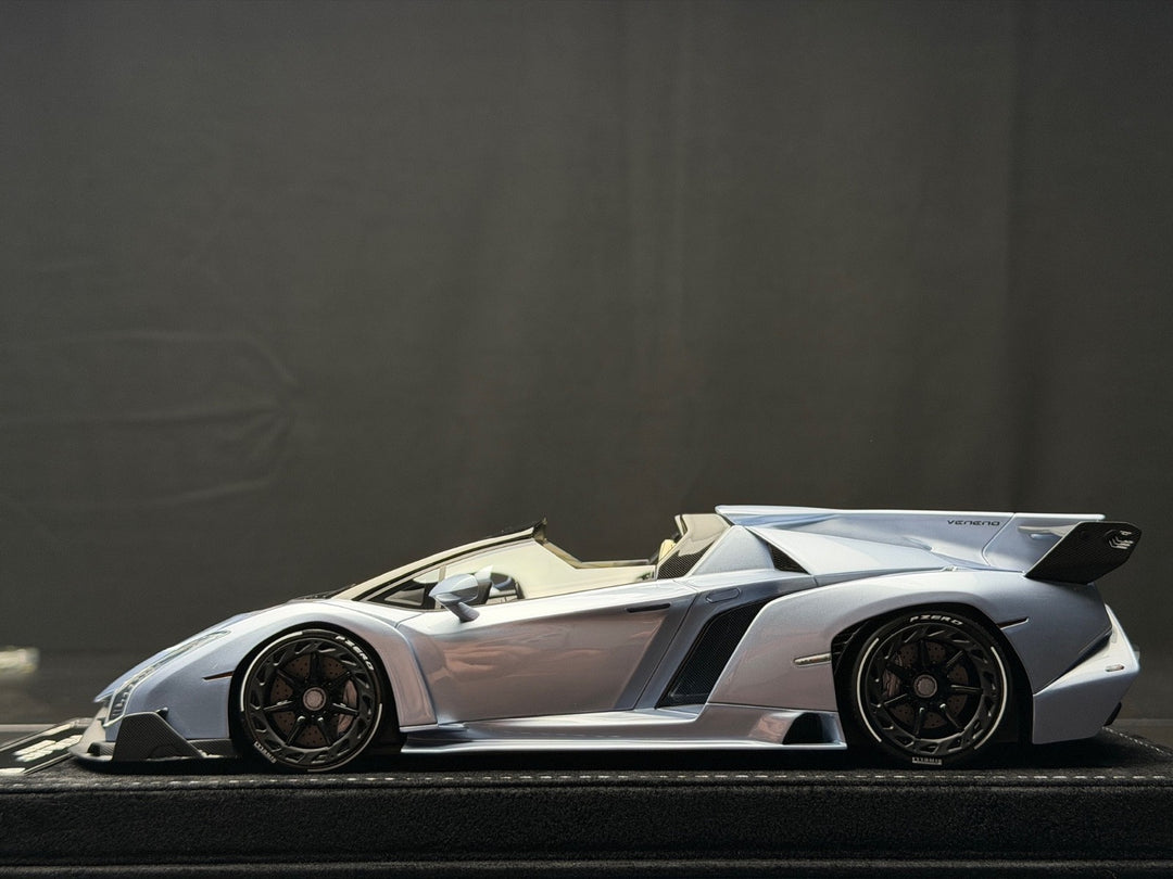 Lamborghini Veneno Roadster (Ice Blue) [Henson&Heaven] 1/18 scale