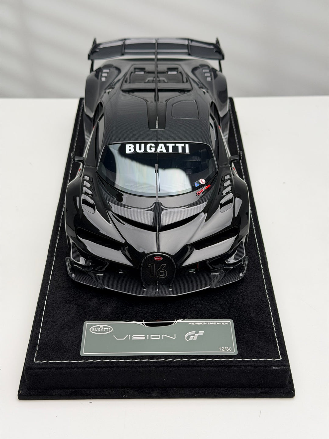 Bugatti Vision GT (Full Gloss Carbon Fiber) [Henson&Heaven] 1/18 scale