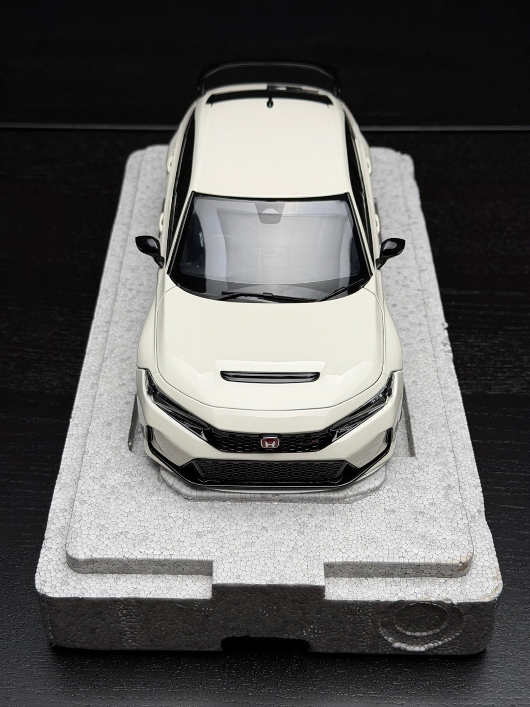 Honda Civic Type R HKS (White) [Motorhelix] 1/18 scale
