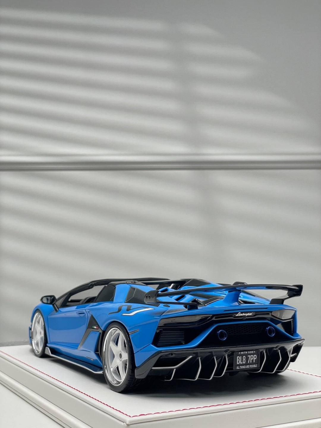 Lamborghini Aventador SVJ Roadster (Blue) [Davis & Giovanni] 1:18 scale
