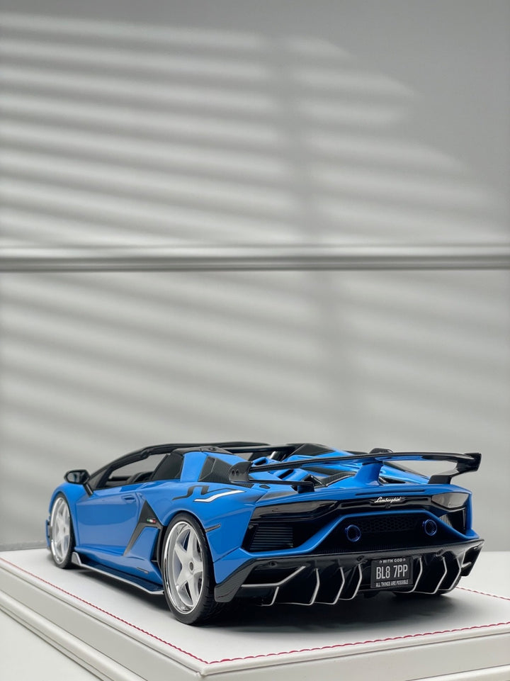 Lamborghini Aventador SVJ Roadster (Blue) [Davis & Giovanni] 1:18 scale