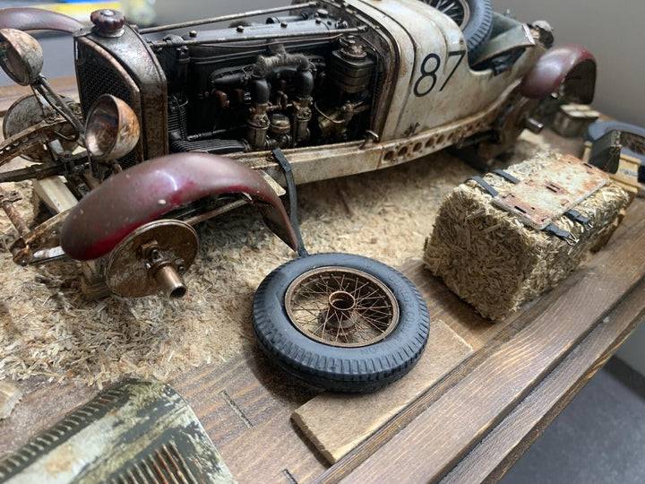 Classic Mercedes-Benz SSKL Barn Find Diorama [1:18 scale]