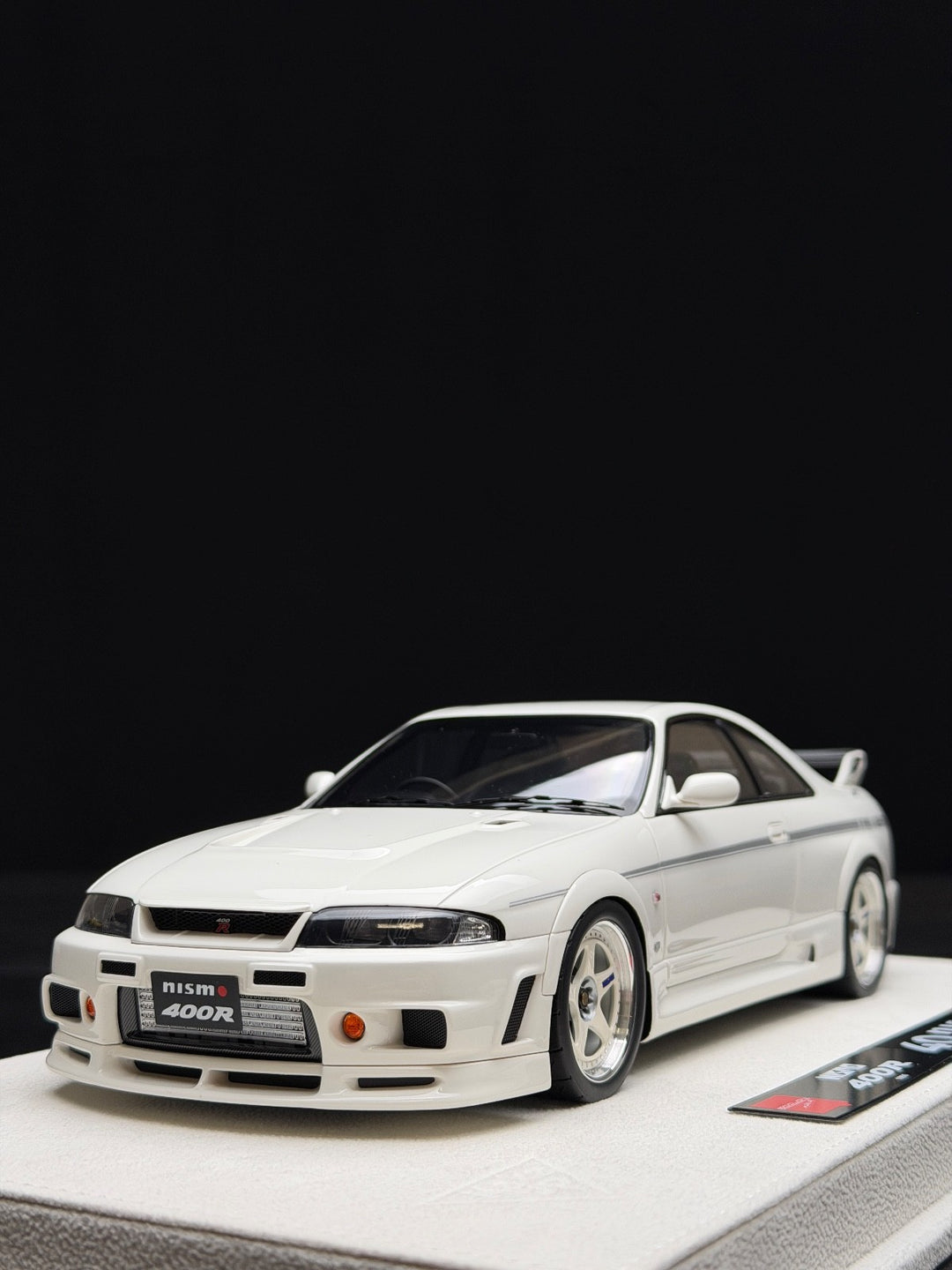 Nissan NISMO 400R 40th Anniversary (White) [Makeup Eidolon] 1/18 scale