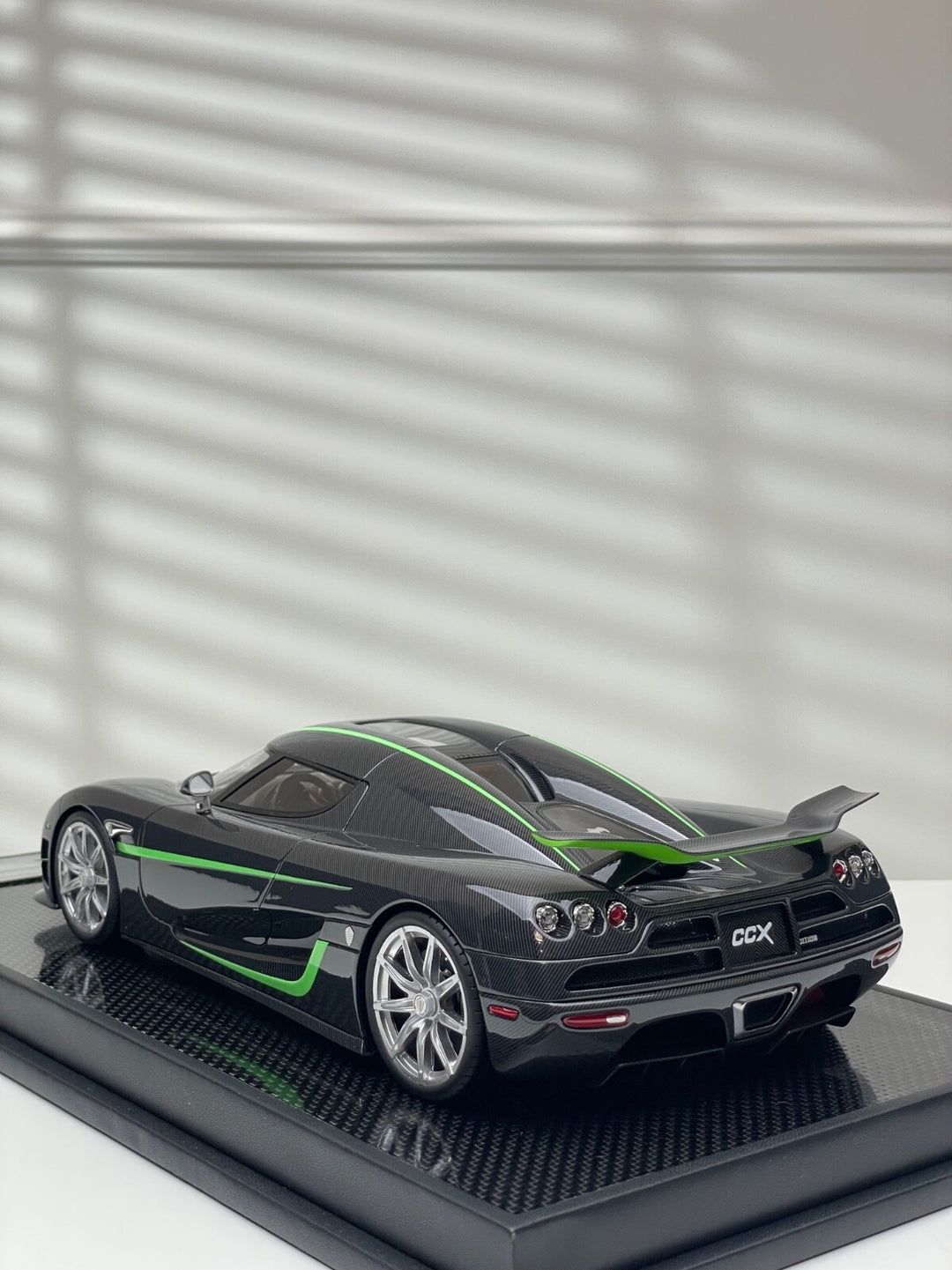 Koenigsegg CCX (Carbon Fiber/ Green Stripe) [VMB Model] 1/18 scale