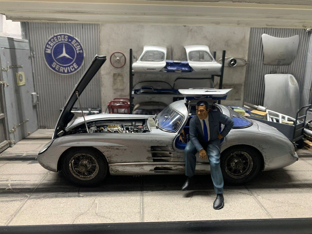 Mercedes-Benz SLR Uhlenhaut Coupe (CMC) Garage Diorama with lights (1/18 scale)