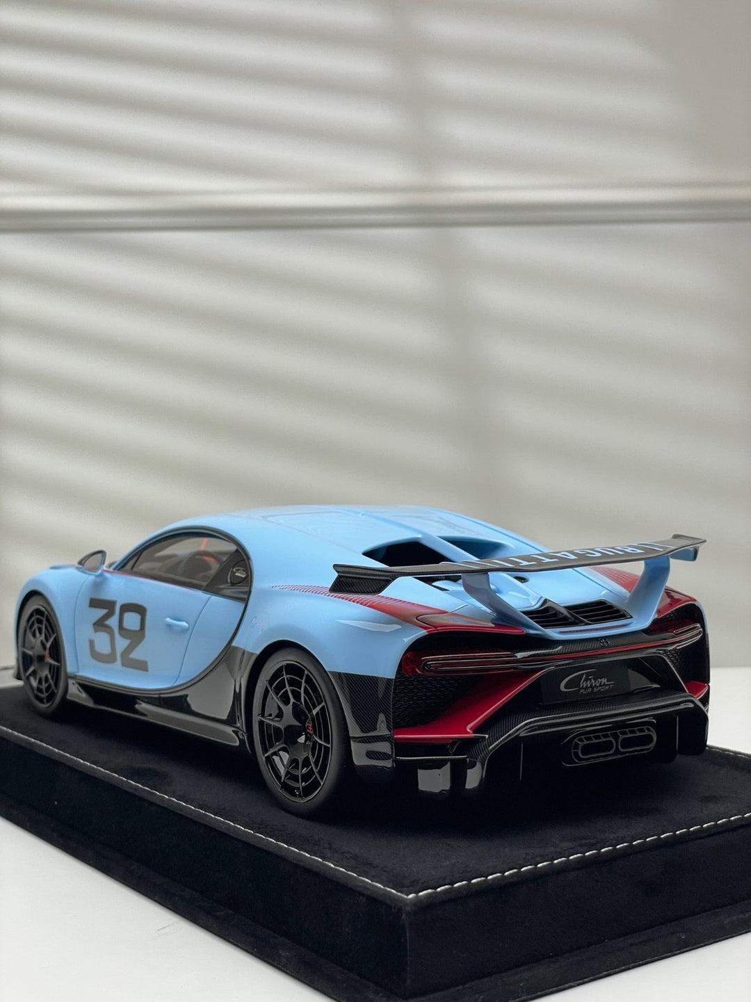 Bugatti Chiron Pur Sport (Light Blue no. 32 Decal) [Henson&Heaven] 1/18 scale