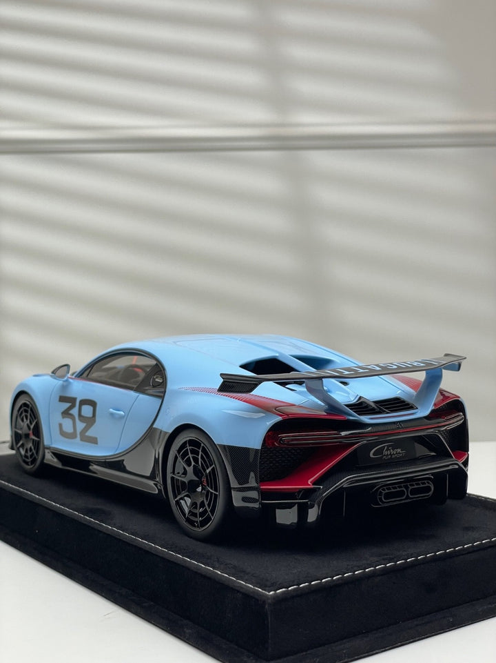 Bugatti Chiron Pur Sport (Light Blue no. 32 Decal) [Henson&Heaven] 1/18 scale