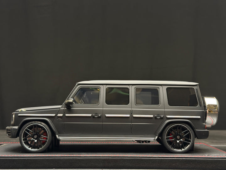 Mercedes-AMG G63 Limousine (Matte Black) [VIP scale Models] 1/18 scale