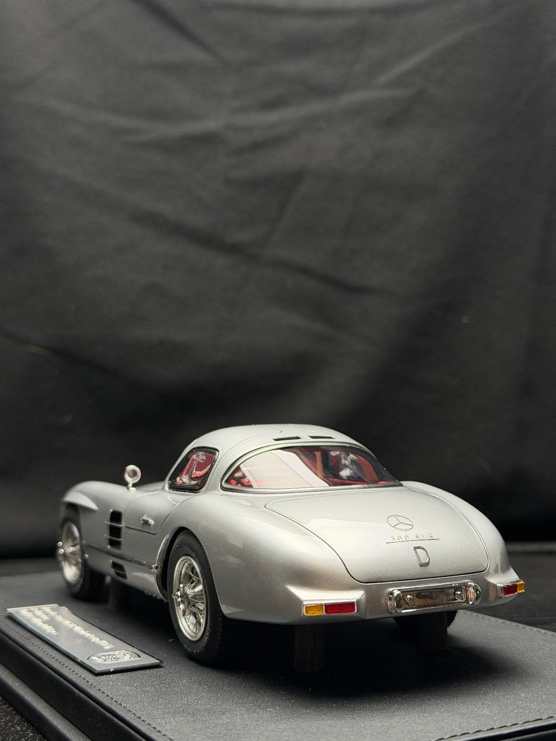 Mercedes-Benz 300 SLR Uhlenhaut (Silver/ Red Interior) [V8 Model] 1:18 scale