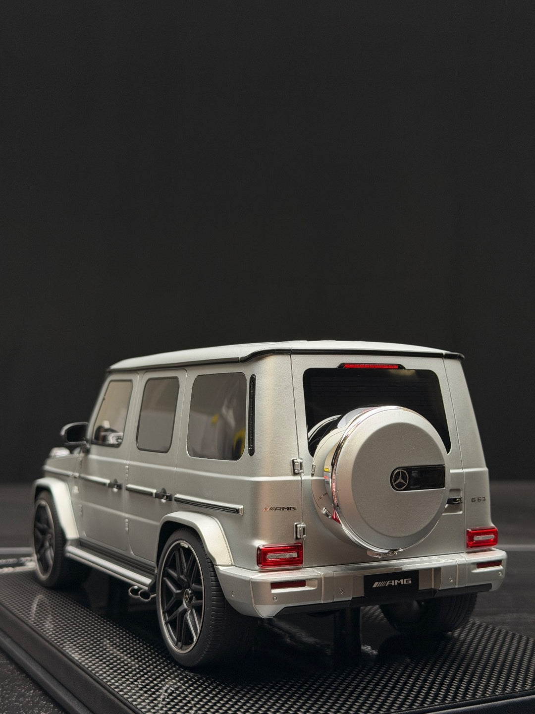Mercedes-AMG G63 (Matte Silver) [Dino Model] 1/18 scale