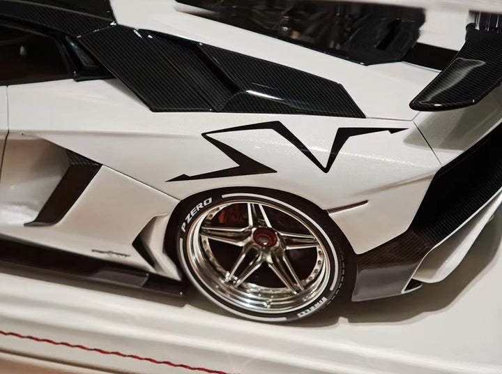 Lamborghini Aventador LP750-4 SV (White/ Black) [Davis & Giovanni] 1:18 scale