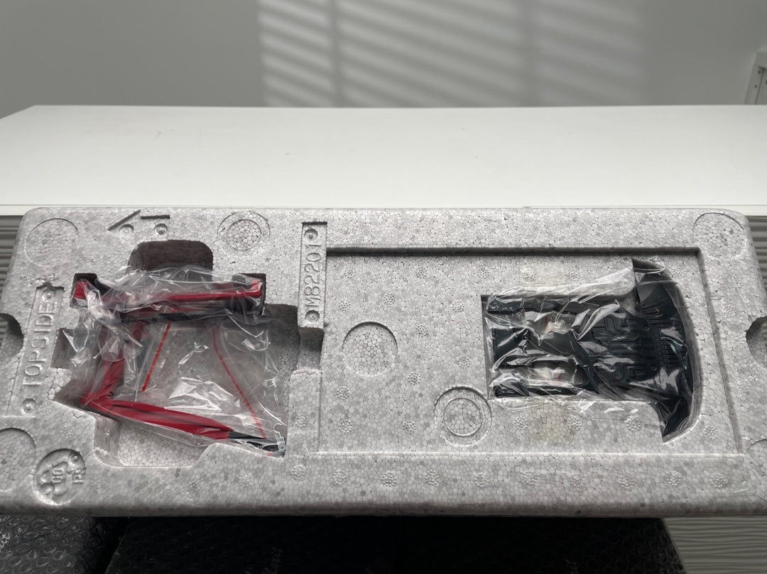 Mercedes-Benz S600 L (White) - With Engine and Crane [Motorhelix] 1:18 scale