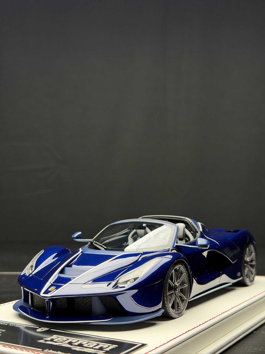 Ferrari LaFerrari Aperta (Blue) [Davis & Giovanni] 1:18 scale