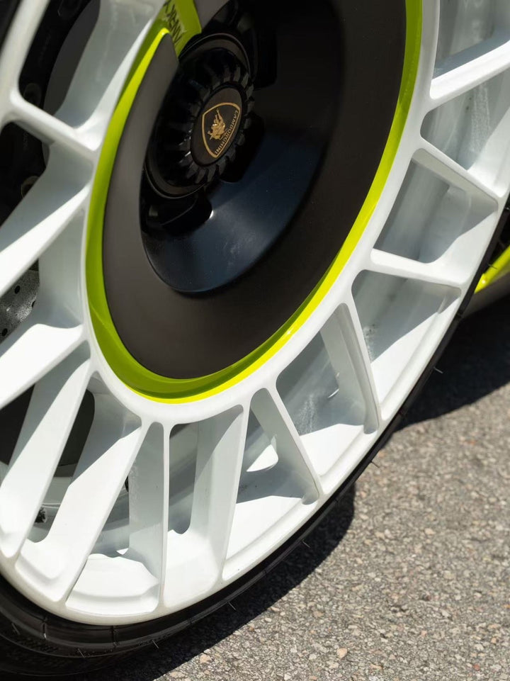 Lamborghini Aventador LP750-4 SV (Neon Yellow) [Davis & Giovanni] 1/18 scale