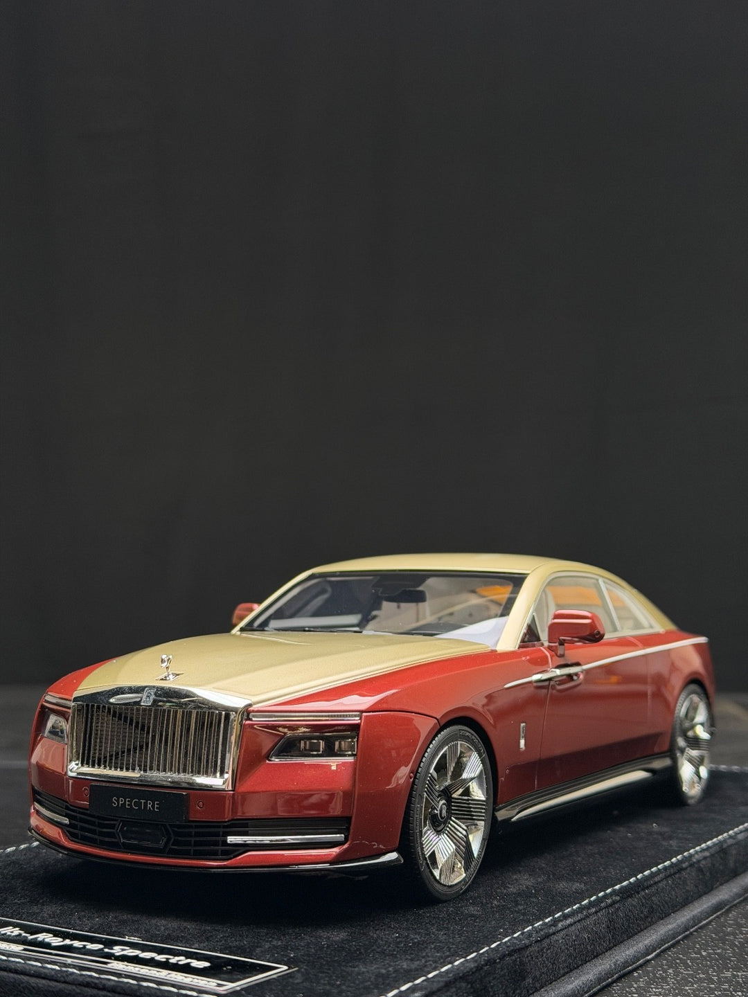 Rolls-Royce Spectre (Brown/ Gold) [Henson&Heaven] 1/18 scale