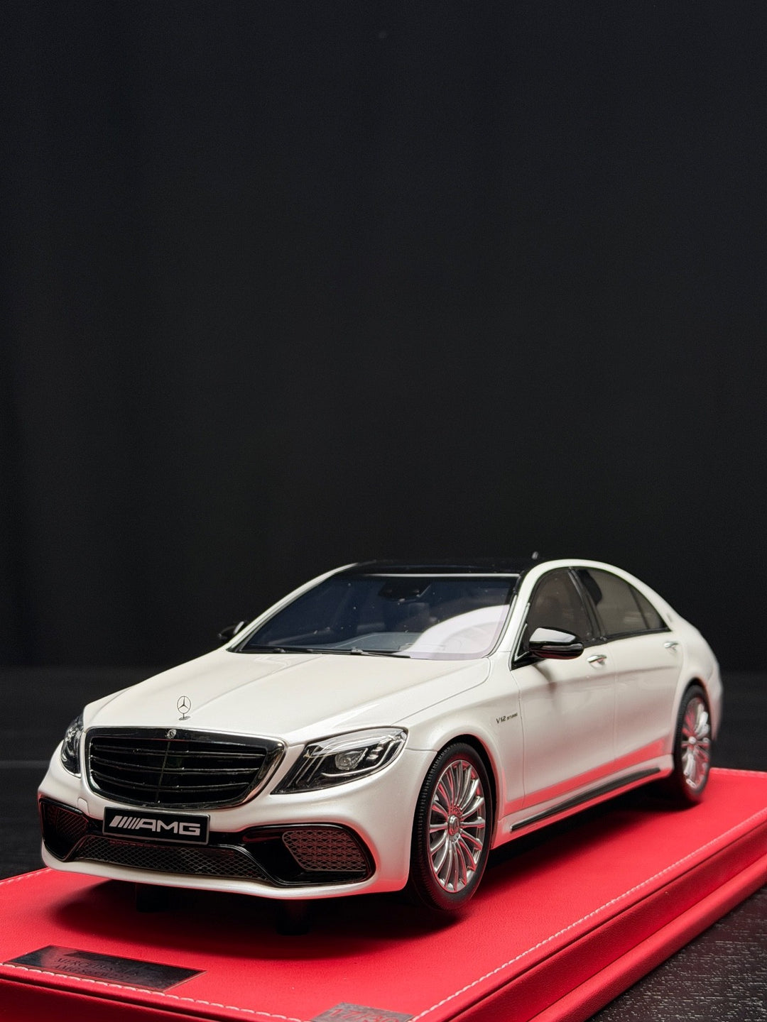 Mercedes-Benz AMG S65 (White) [KM] 1/18 scale