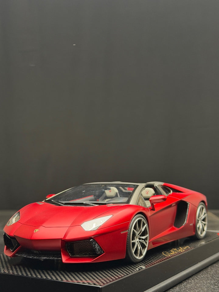 Lamborghini Aventador Roadster (Red/ Hand signed) [MR Collection] 1/18 scale