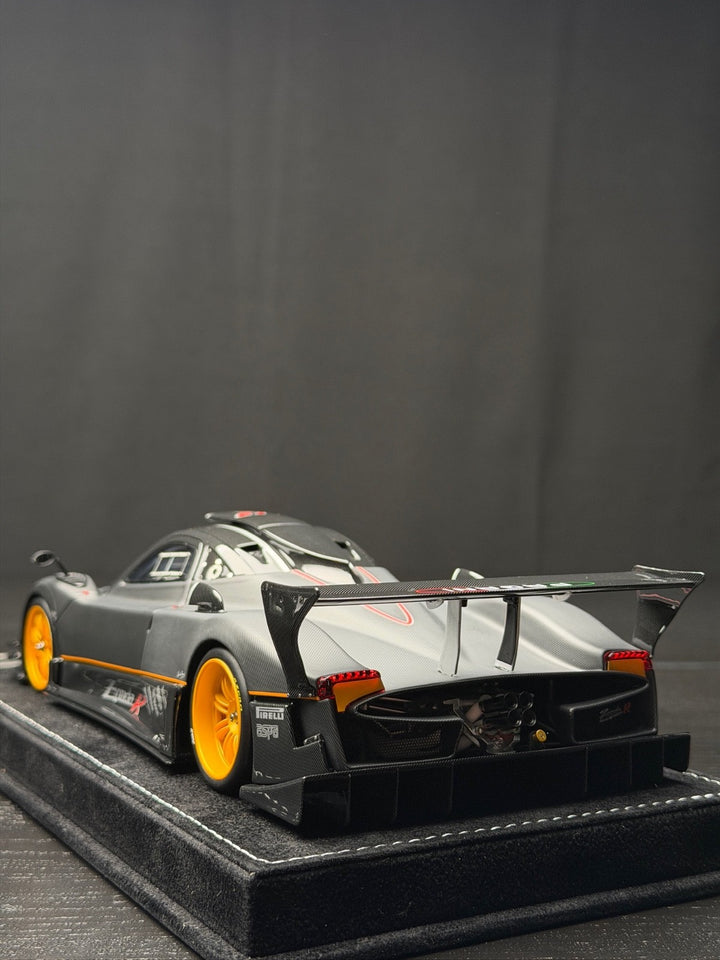 Pagani Zonda R (Matte Carbon Fiber) [Henson&Heaven] 1/18 scale