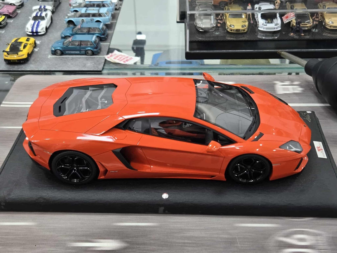 Lamborghini Aventador (Gloss Orange) [MR Collection] 1/18 scale