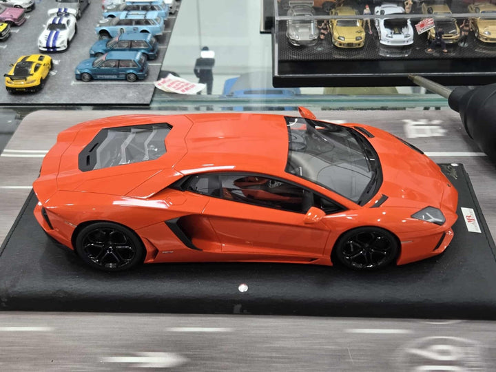 Lamborghini Aventador (Gloss Orange) [MR Collection] 1/18 scale