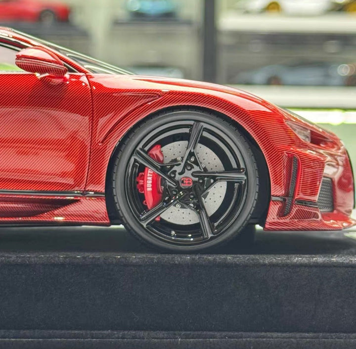 Bugatti Chiron Super Sport (Red Carbon) [Henson&Heaven] 1/18 scale