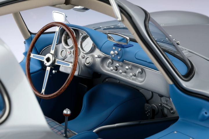 MERCEDES-BENZ 300 SLR UHLENHAUT COUPE [Fully opening] By: Amalgam 1:8 scale