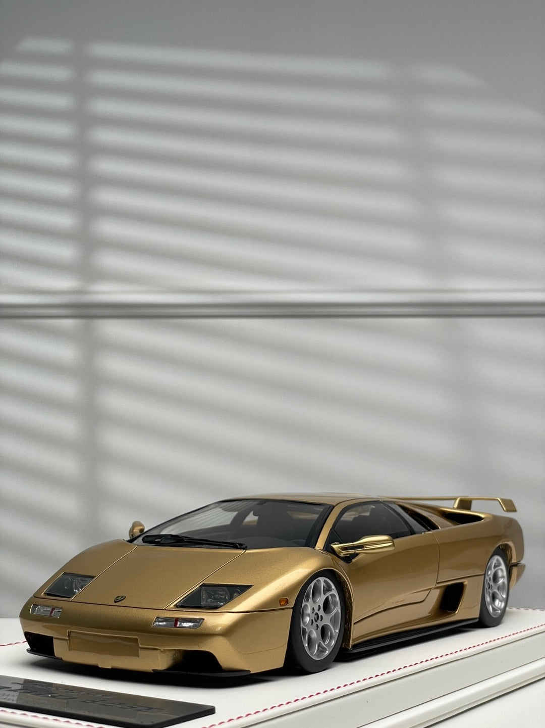 Lamborghini Diablo SE (Gold) [Auto Palace Model] 1/18 scale