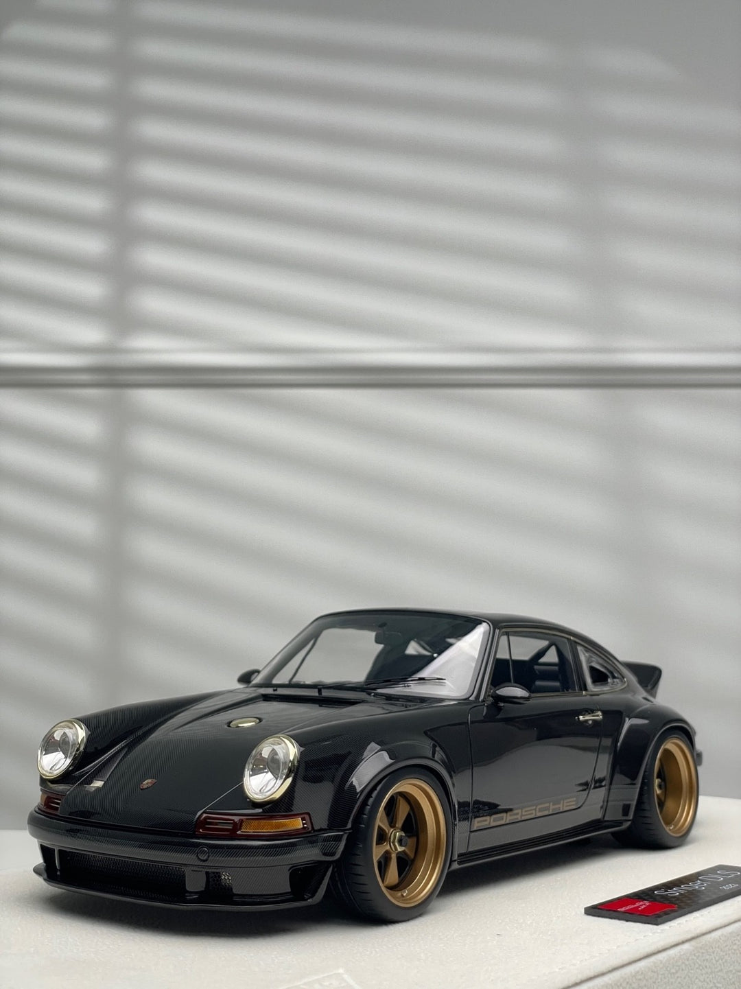 Porsche 911 Singer DLS (Gloss Carbon Fiber) [Make up Eidolon] 1/18 scale