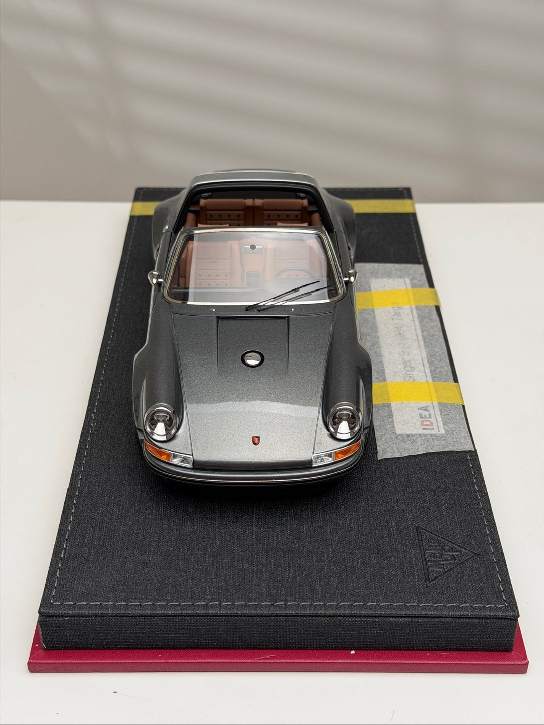 Porsche 911 Targa Singer (Dark Gray) [Make up IDEA] 1/18 scale