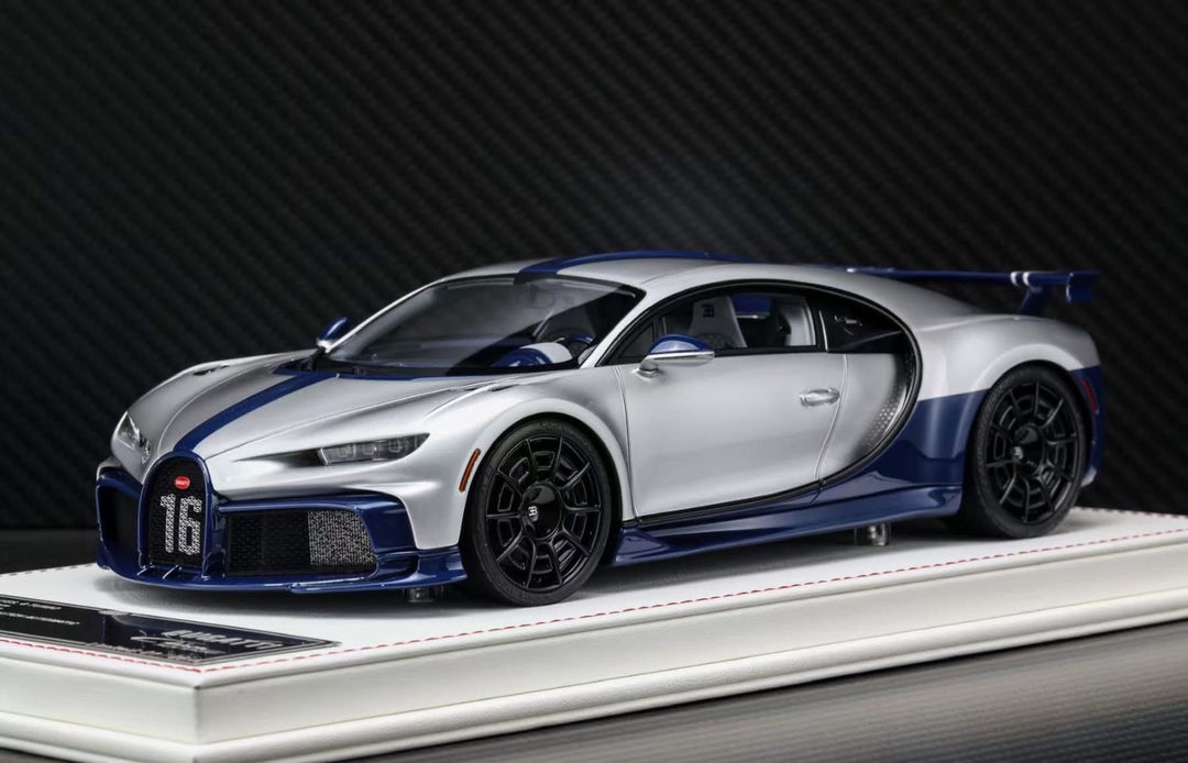 Bugatti Chiron Pur Sport (Silver/ Blue Carbon) [Davis & Giovanni] 1:18 scale