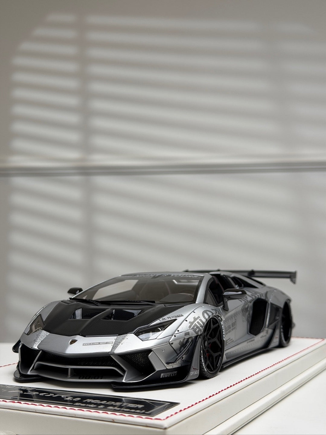 Lamborghini Aventador 2.0 Roadster LBWK (Illegal) [Davis & Giovanni] 1/18 scale