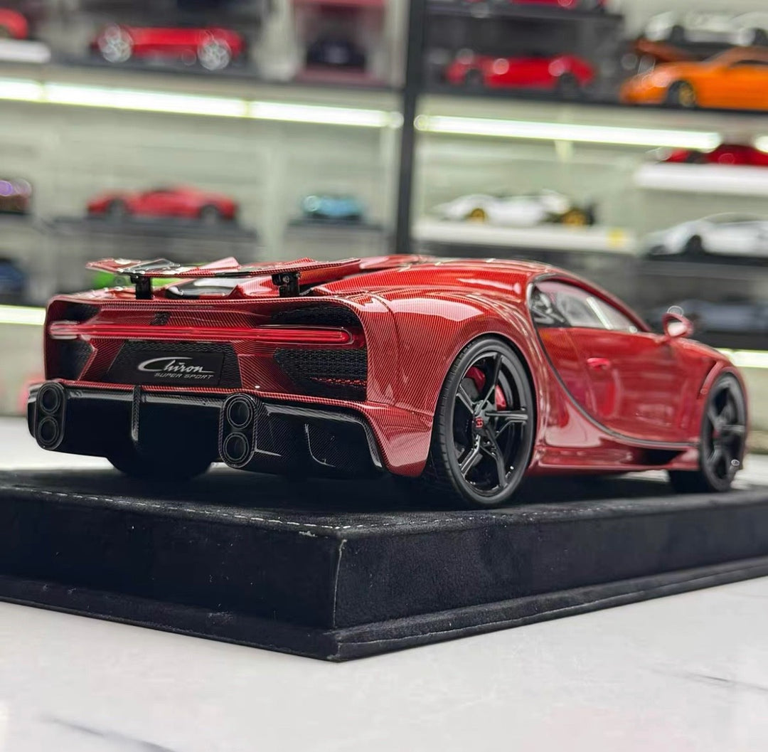 Bugatti Chiron Super Sport (Red Carbon) [Henson&Heaven] 1/18 scale