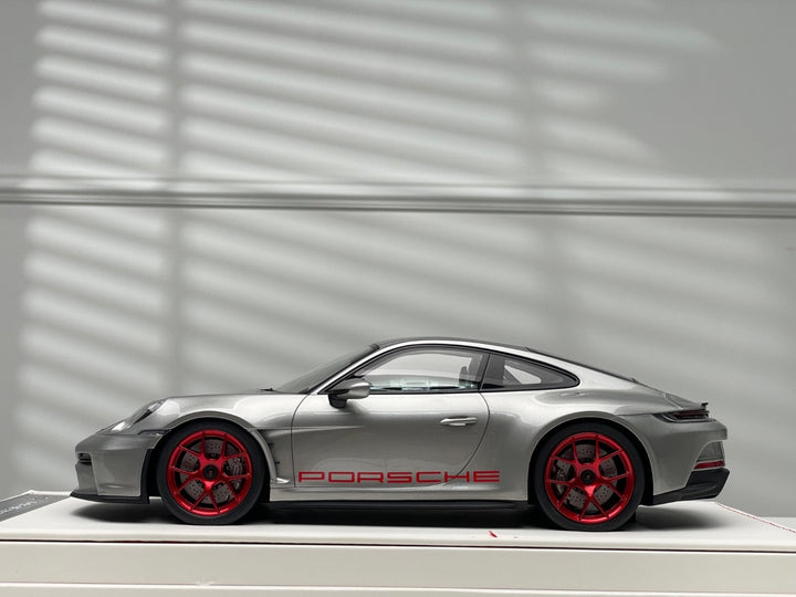 Porsche 911 S/T (Silver/ Red Rims) [Ivy Merit Model] 1/18 scale