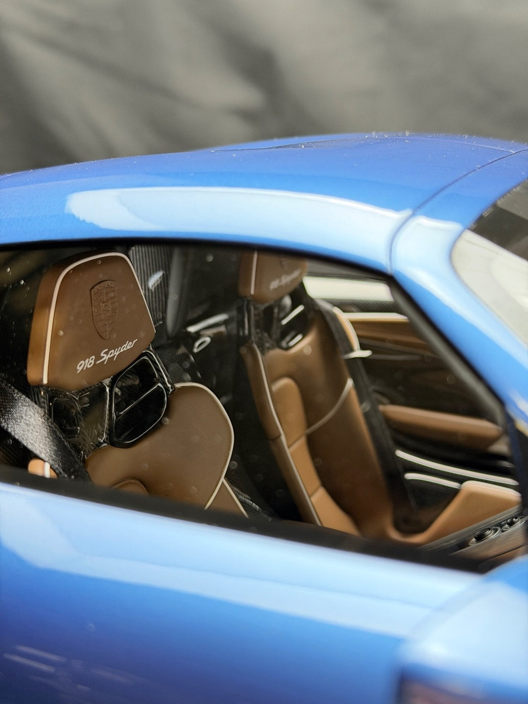 Porsche 918 Spyder (Metallic Light Blue) [H&H] 1:8 scale