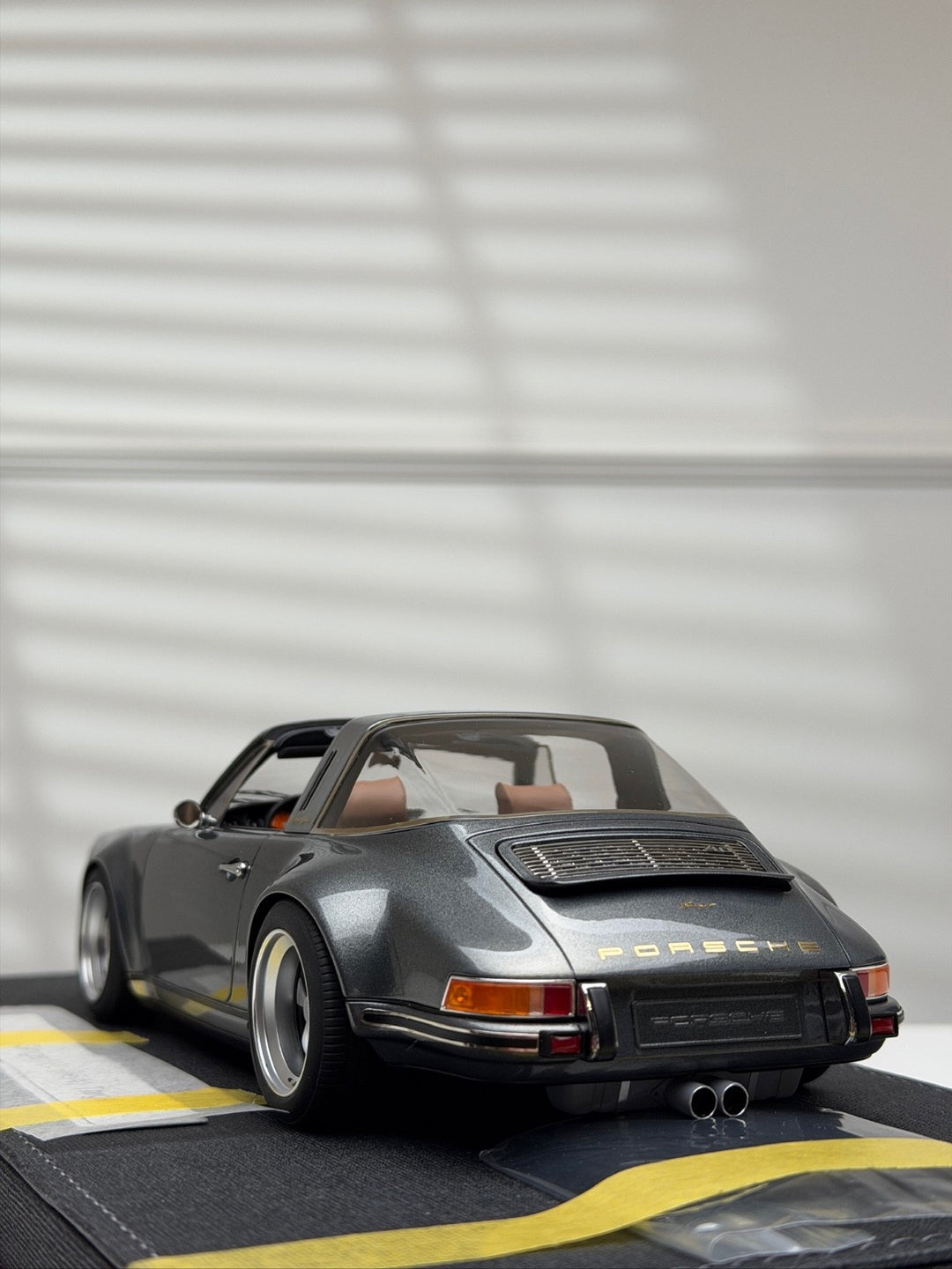 Porsche 911 Targa Singer (Dark Gray) [Make up IDEA] 1/18 scale