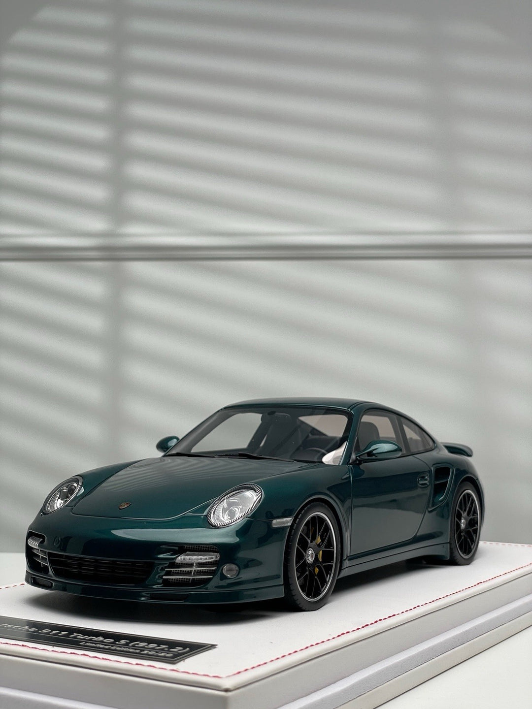 Porsche 997.2 911 Turbo (Green) [IVY Merit Model] 1/18 scale