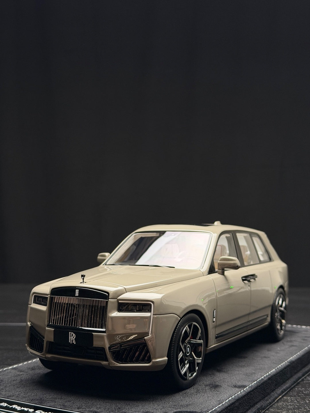 Rolls-Royce Cullinan Series II Black Badge (Gray) [H&H] 1/18 scale