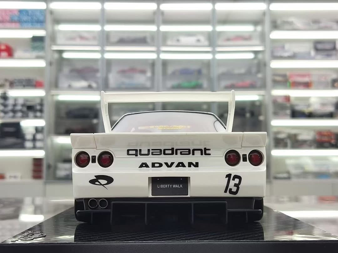 Nissan R32 Skyline LBWK (White) [VIP scale Models] 1/18 scale