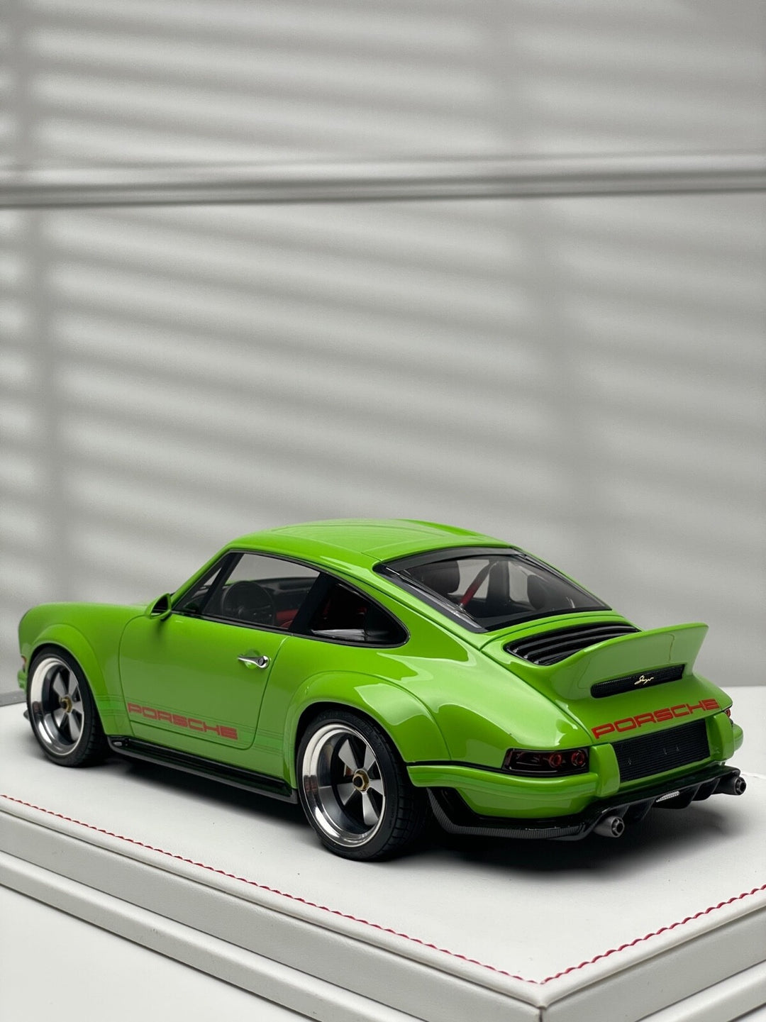 Porsche 911 Singer DLS (Green) [IVY Merit Model] 1/18 scale