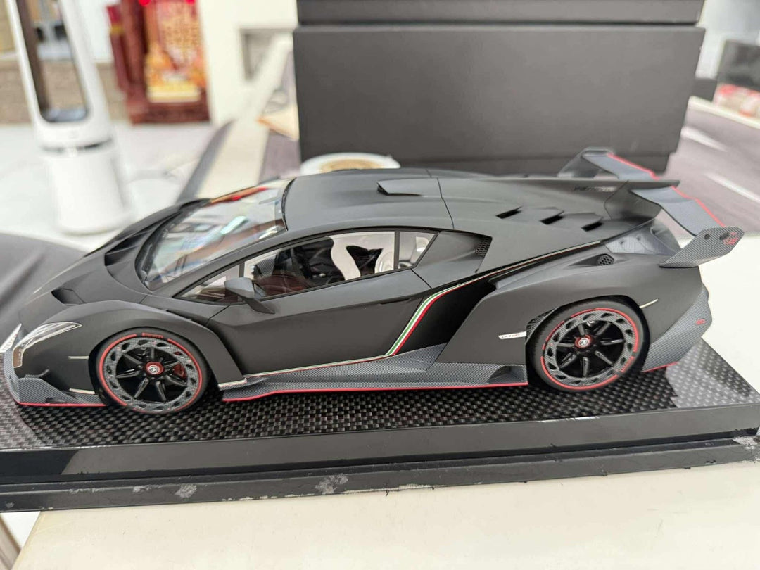 Lamborghini Veneno (Matte Black) [MR Collection] 1/18 scale