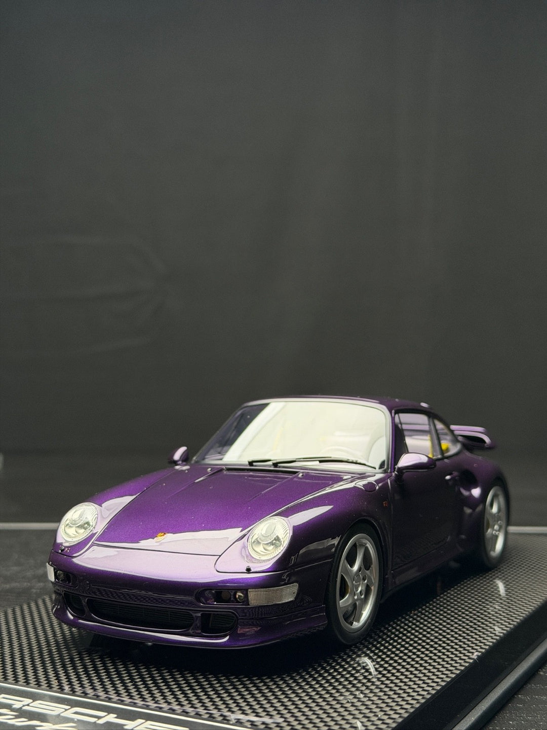 Porsche 911 Turbo S (Purple) [Dino Model] 1/18 scale