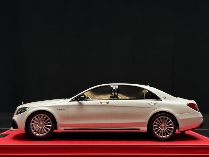 Mercedes-Benz AMG S65 (White) [KM] 1/18 scale