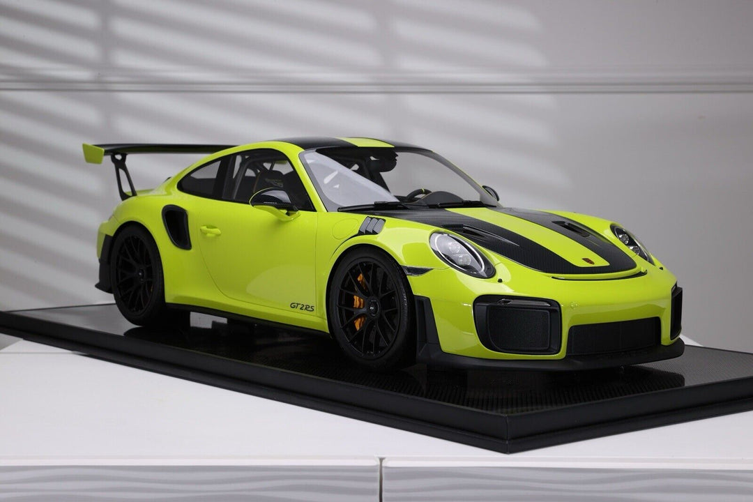 Porsche 911 GT2RS (Acid Green) [Dino Model] 1:8 scale