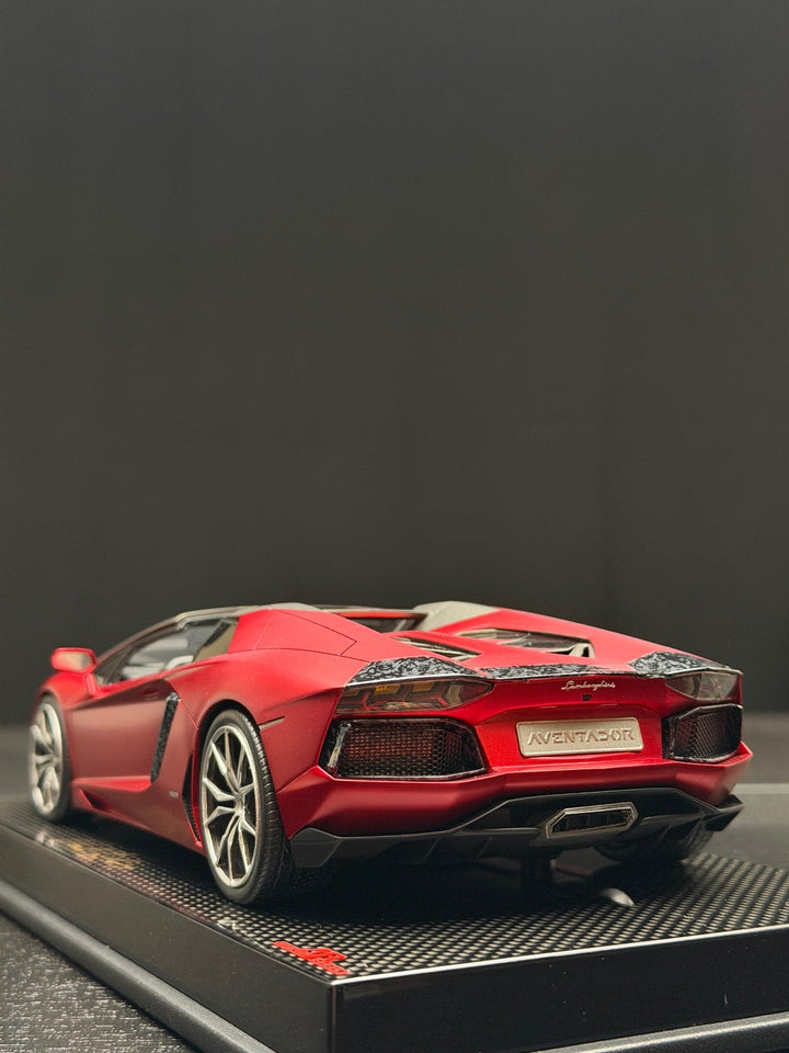 Lamborghini Aventador Roadster (Red/ Hand signed) [MR Collection] 1/18 scale