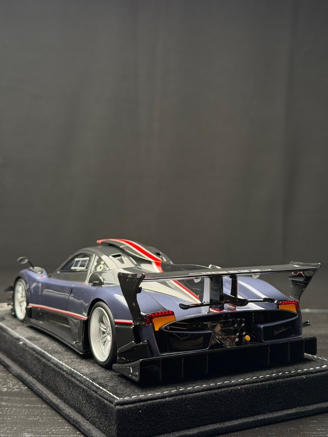 Pagani Zonda Revolution (Blue/ Carbon/ Red Stripe) [Henson&Heaven] 1/18 scale