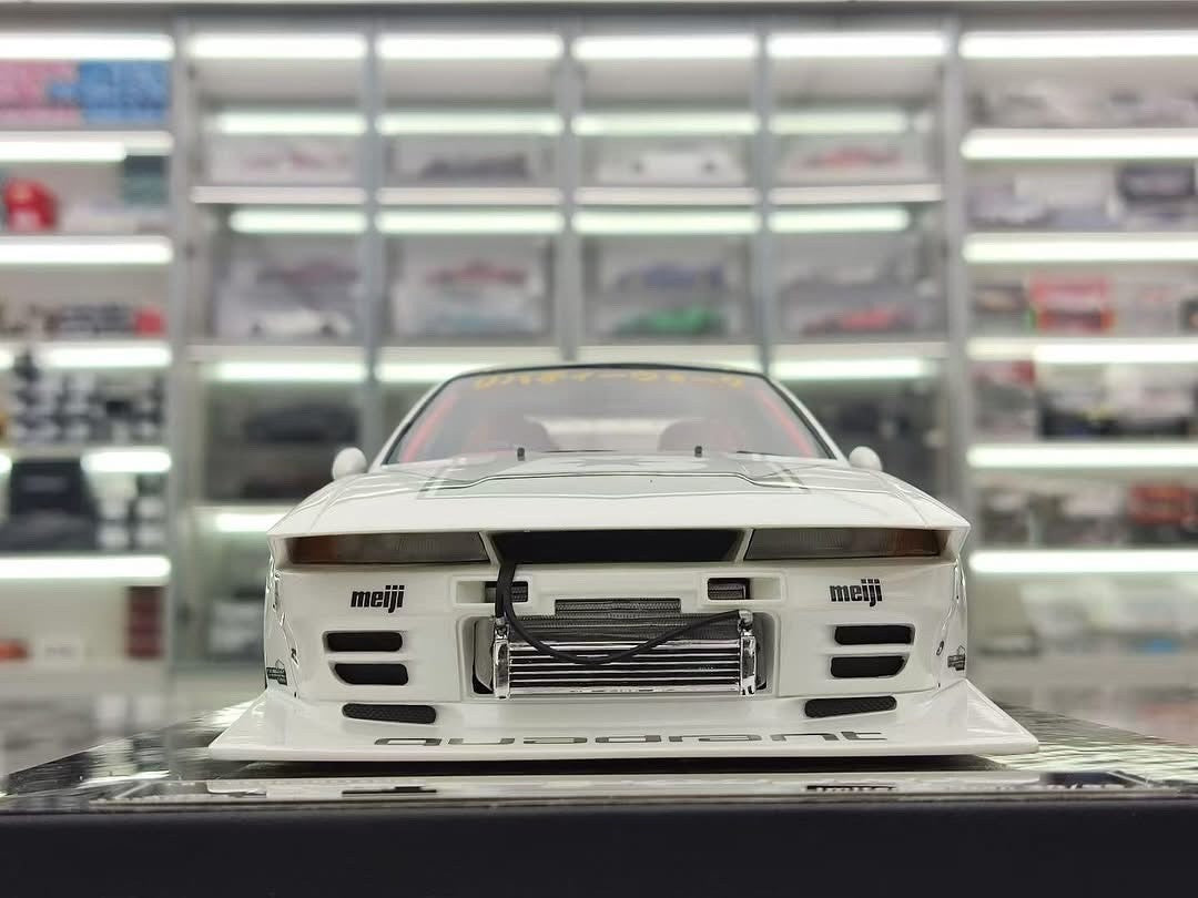 Nissan R32 Skyline LBWK (White) [VIP scale Models] 1/18 scale