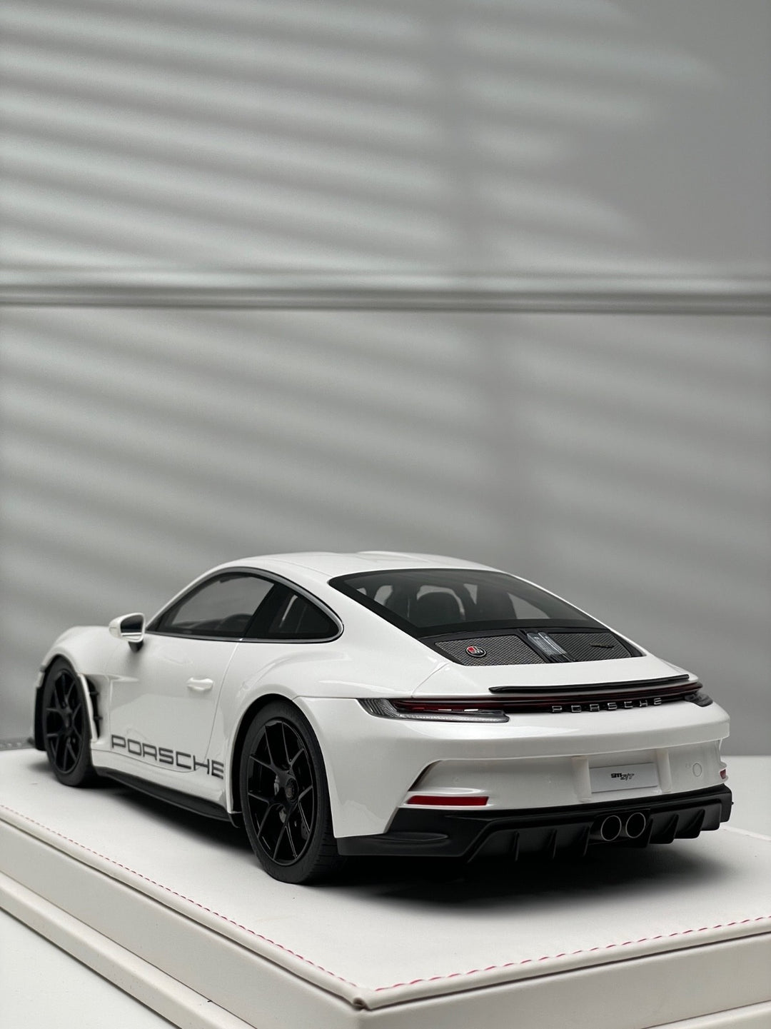 Porsche 911 S/T (White/ Black Rims) [Ivy Merit Model] 1/18 scale