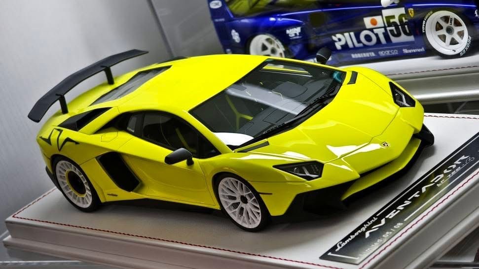 Lamborghini Aventador LP750-4 SV (Neon Yellow) [Davis & Giovanni] 1/18 scale